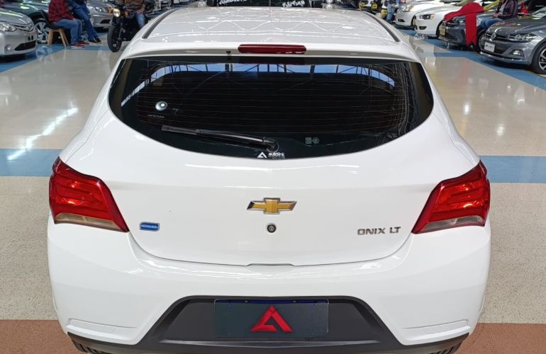 Chevrolet Onix 1.0 MPFi LT 8v - Foto #5