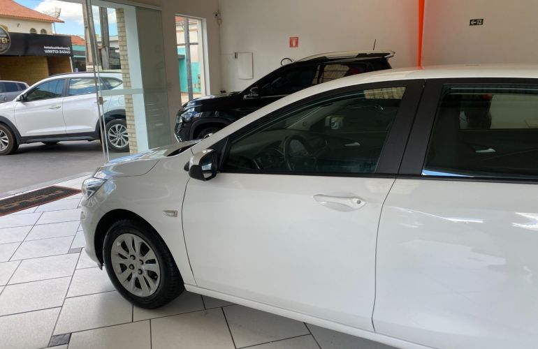 Chevrolet Onix 1.0 LT - Foto #3