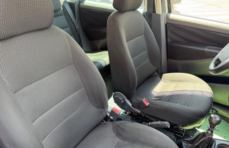 Fiat Idea 1.4 MPi Elx 8v - Foto #8