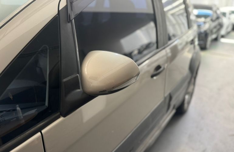Fiat Idea 1.8 MPi Adventure 16V Flex 4p Manual - Foto #7
