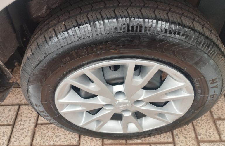 Renault Logan 1.0 Zen - Foto #5