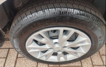 Renault Logan 1.0 Zen - Foto #5