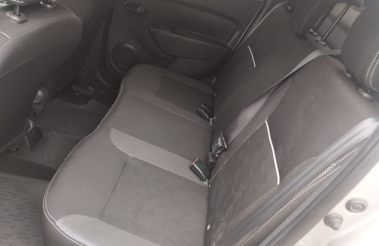 Renault Logan 1.0 Zen - Foto #6