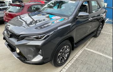 Toyota Hilux Sw4 2.8 D-4d Turbo Srx Platinum 4x4 - Foto #2