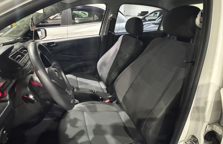 Volkswagen Voyage 1.6 Msi - Foto #7