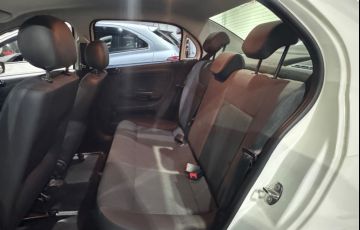 Volkswagen Voyage 1.6 Msi - Foto #8