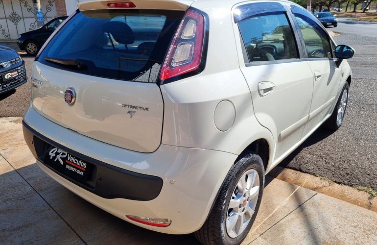 Fiat Punto 1.4 Attractive 8v - Foto #5