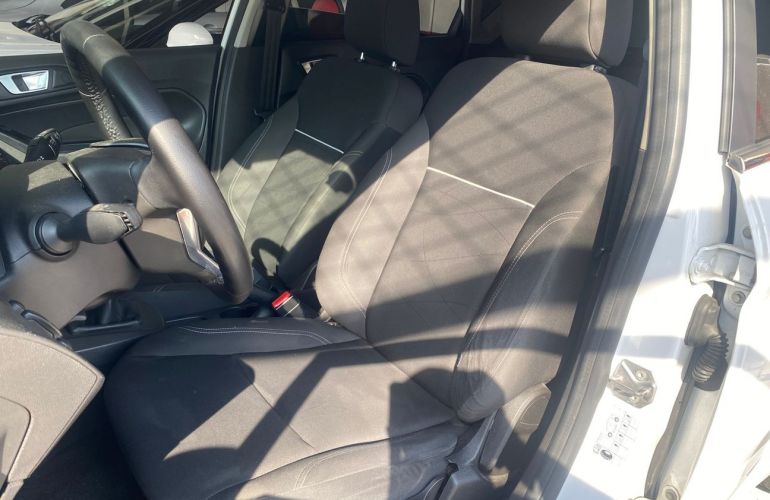 Ford Fiesta 1.6 SE Hatch 16v - Foto #9