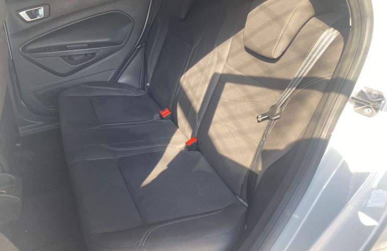 Ford Fiesta 1.6 SE Hatch 16v - Foto #10