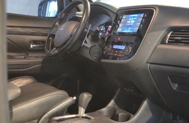Mitsubishi Outlander 3.0 Gt 4x4 V6 24v - Foto #9