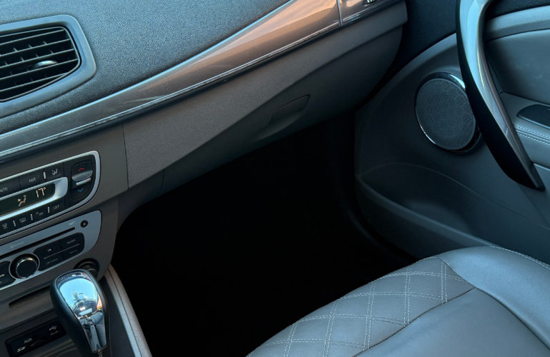 Renault Fluence 2.0 16V Privilege (Aut) (Flex) - Foto #6