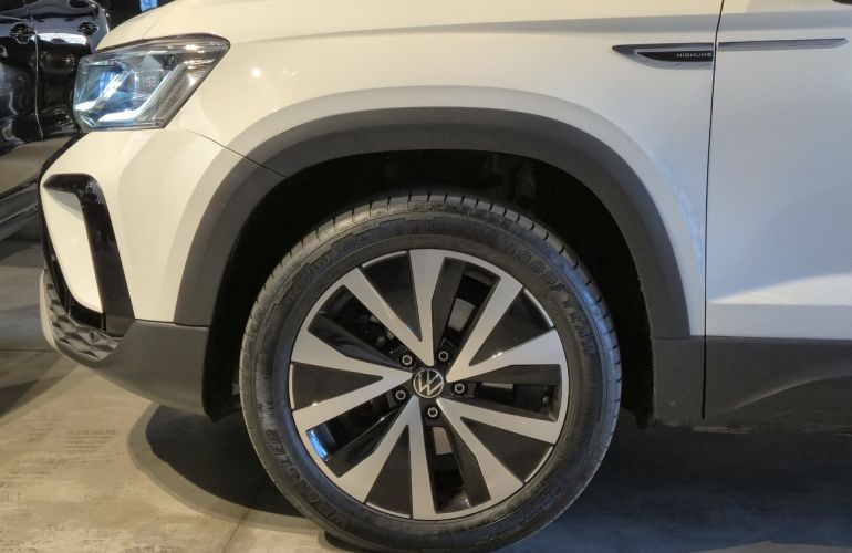 Volkswagen Taos 250 TSi Highline - Foto #4