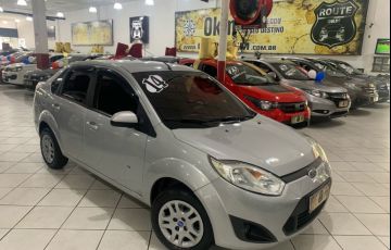 Ford Fiesta 1.6 Rocam Sedan 8v