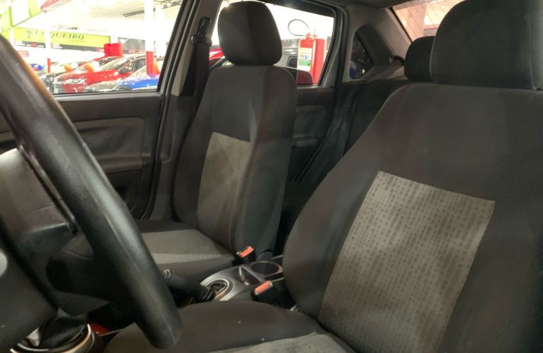 Ford Fiesta 1.6 Rocam Sedan 8v - Foto #8