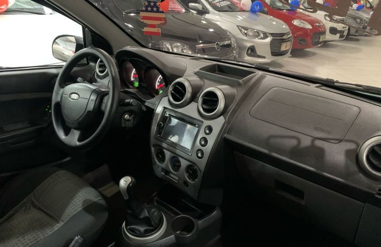 Ford Fiesta 1.6 Rocam Sedan 8v - Foto #9
