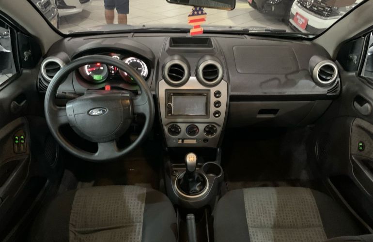 Ford Fiesta 1.6 Rocam Sedan 8v - Foto #10