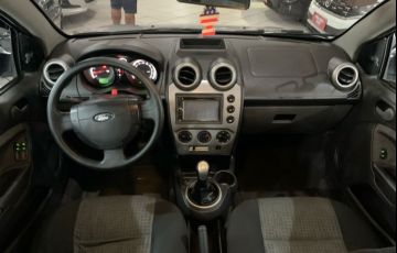 Ford Fiesta 1.6 Rocam Sedan 8v - Foto #10