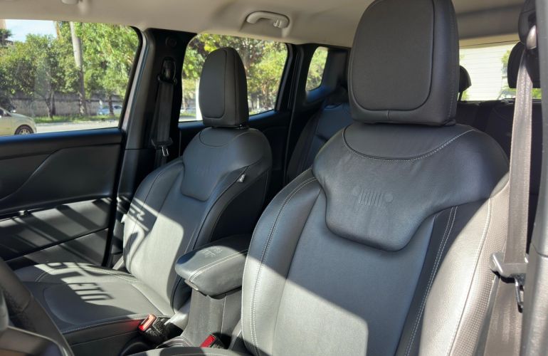 Jeep Renegade 1.3 T270 Turbo Longitude - Foto #8