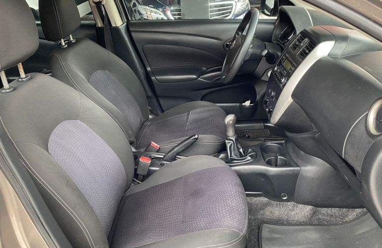 Nissan Versa 1.6 16V SV - Foto #6