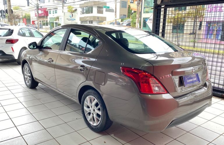 Nissan Versa 1.6 16V SV - Foto #9