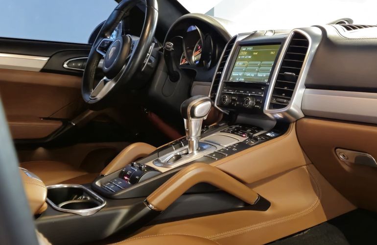 Porsche Cayenne 4.8 4x4 V8 32v Turbo - Foto #9