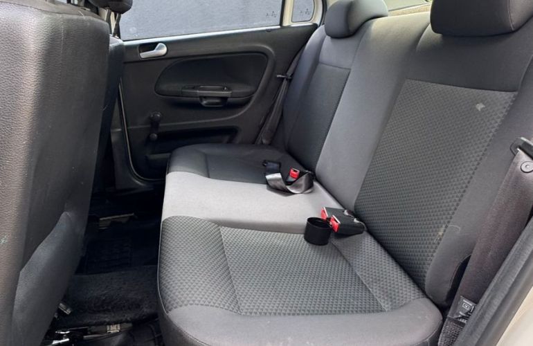 Volkswagen Voyage 1.6 Msi - Foto #8