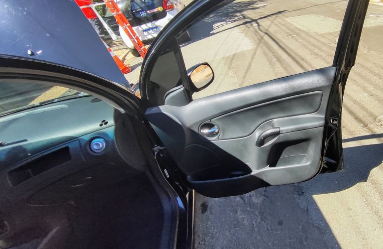 Citroën C3 GLX 1.4 8V (flex) - Foto #3