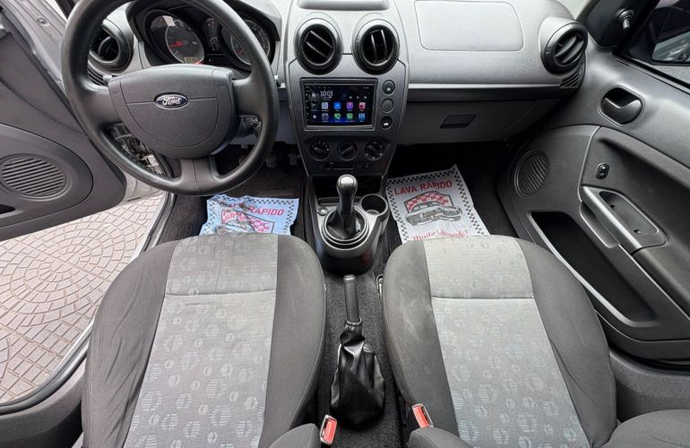 Ford Fiesta 1.6 Rocam Hatch 8v - Foto #7