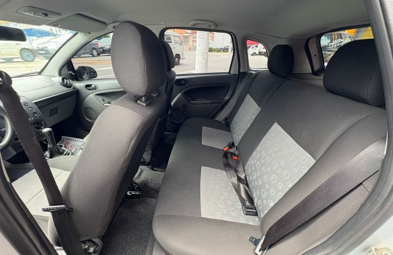 Ford Fiesta 1.6 Rocam Hatch 8v - Foto #8