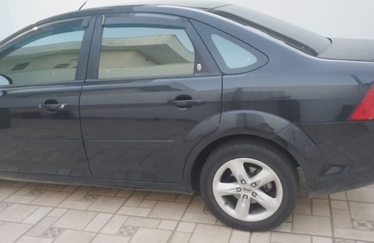 Ford Focus Sedan GLX 2.0 16V (Flex) - Foto #1