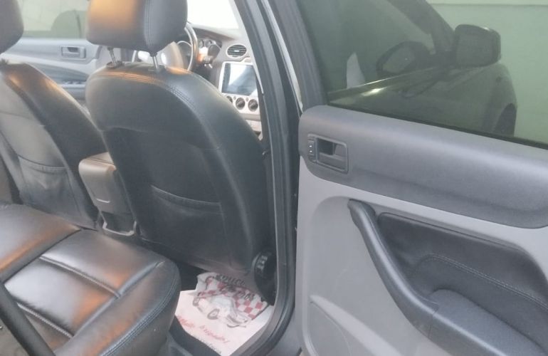 Ford Focus Sedan GLX 2.0 16V (Flex) - Foto #7