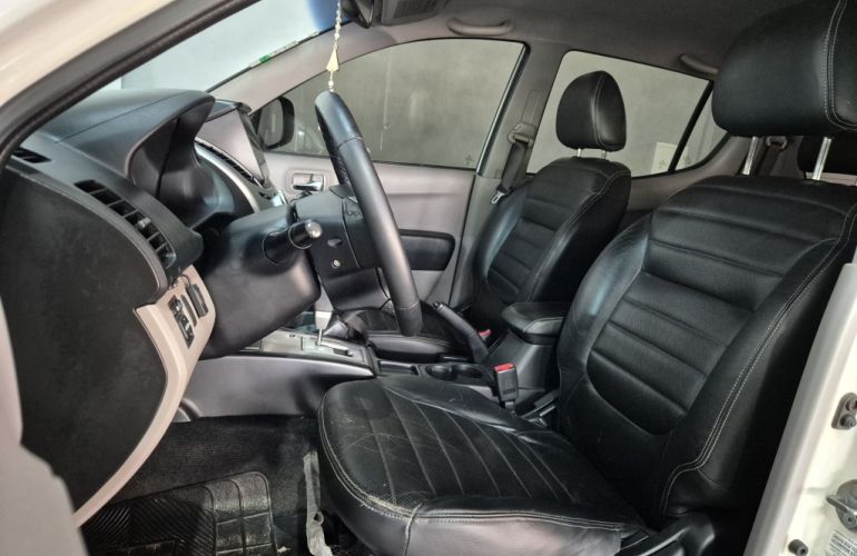 Mitsubishi L 200 Triton HPE 4x4 3.2 (aut) (cab. dupla) - Foto #6