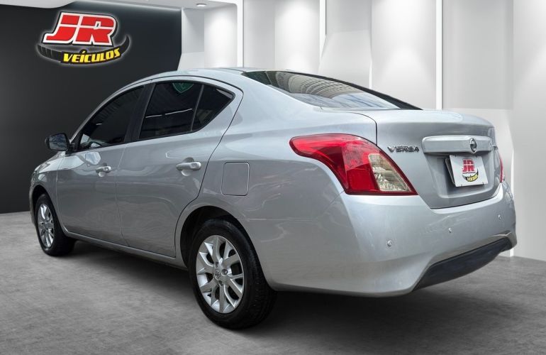 Nissan Versa 1.6 16V SV - Foto #3