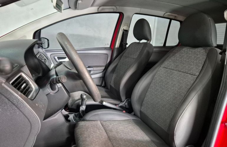Volkswagen Fox 1.0 8V (Flex) - Foto #7