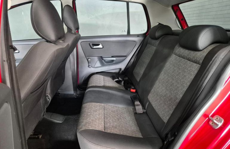Volkswagen Fox 1.0 8V (Flex) - Foto #8