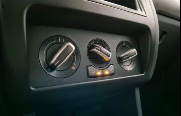 Volkswagen Fox 1.0 8V (Flex) - Foto #9