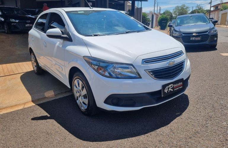 Chevrolet Onix 1.4 MPFi LT 8v - Foto #3