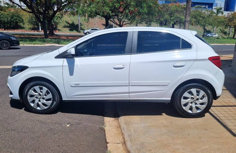 Chevrolet Onix 1.4 MPFi LT 8v - Foto #8