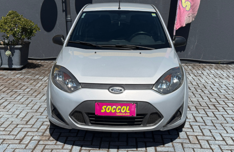 Ford Fiesta Hatch 1.0 - Foto #2