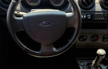 Ford Fiesta Hatch 1.0 - Foto #4
