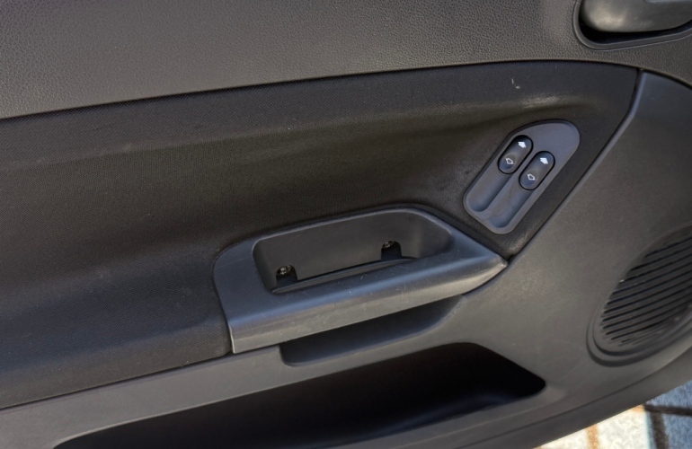 Ford Fiesta Hatch 1.0 - Foto #8