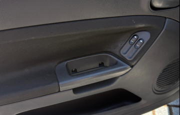 Ford Fiesta Hatch 1.0 - Foto #8