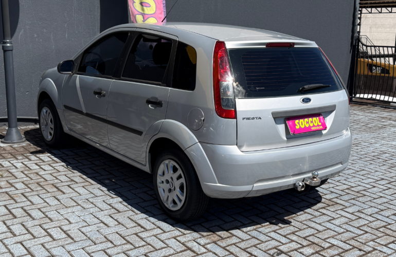 Ford Fiesta Hatch 1.0 - Foto #9