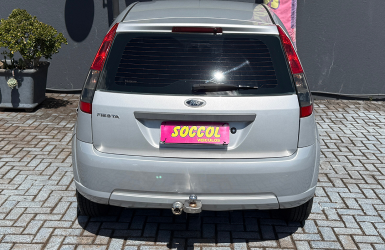 Ford Fiesta Hatch 1.0 - Foto #10