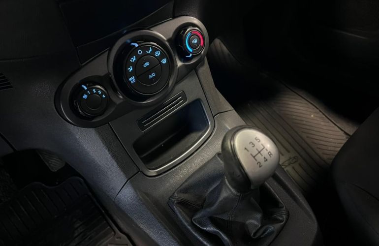 Ford Fiesta 1.5 S Hatch 16v - Foto #8