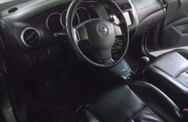 Nissan Livina X-Gear SL 1.6 16V (flex) - Foto #6