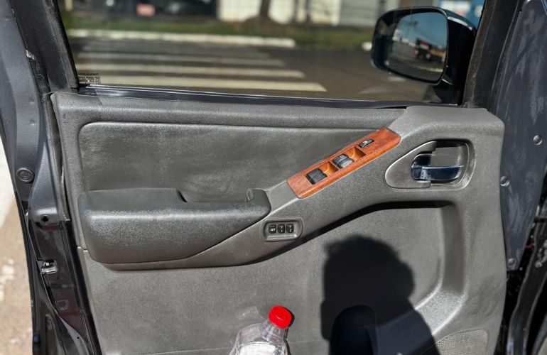 Nissan Pathfinder 4.0 Le 4x4 V6 24v - Foto #10