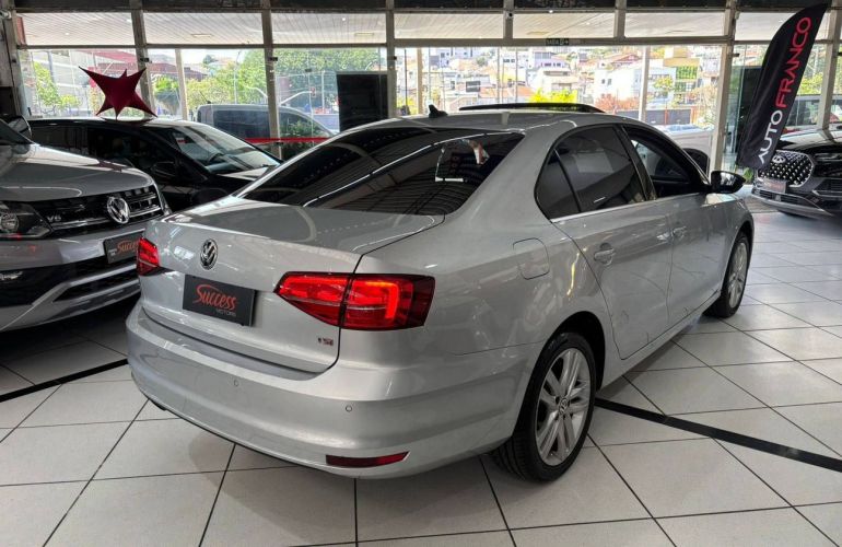 Volkswagen Jetta 2.0 TSi Highline 211cv - Foto #2