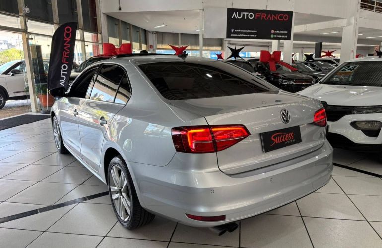 Volkswagen Jetta 2.0 TSi Highline 211cv - Foto #4