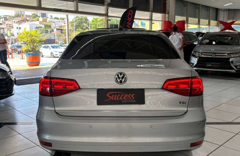 Volkswagen Jetta 2.0 TSi Highline 211cv - Foto #6